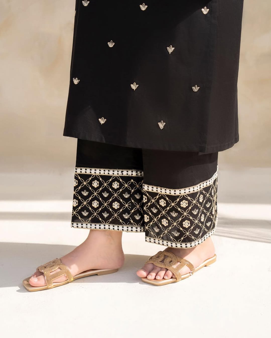 Black Huk Cotton Lawn 2pc Stiched